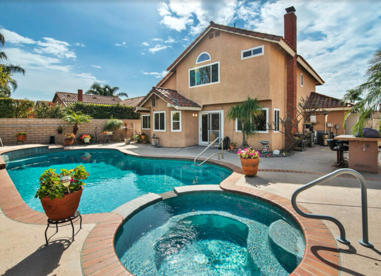 Chino Closing with Jonathan Rodriguez