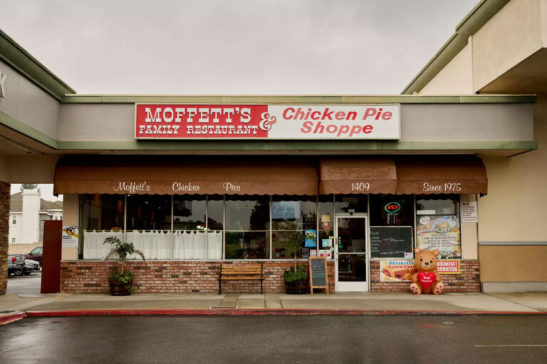 Moffett's Family restaurant storefront