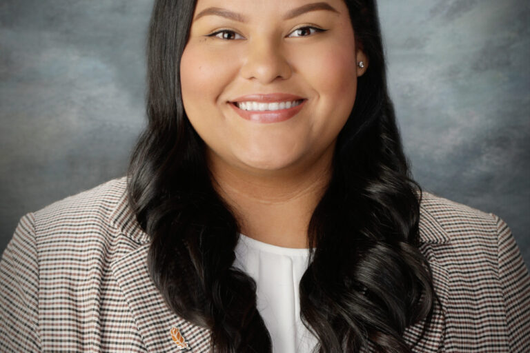 headshot for Lauren Cienfuegos